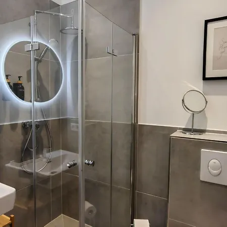 Apartment 250m Rhein - Ruhiges Naehe Hbf -k-111- By Interhome *